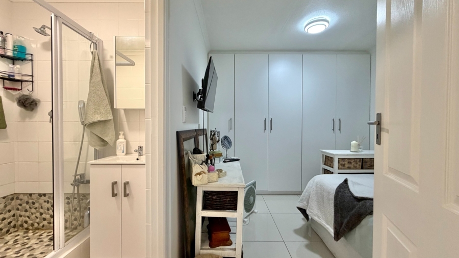 1 Bedroom Property for Sale in Gordons Bay Central Western Cape